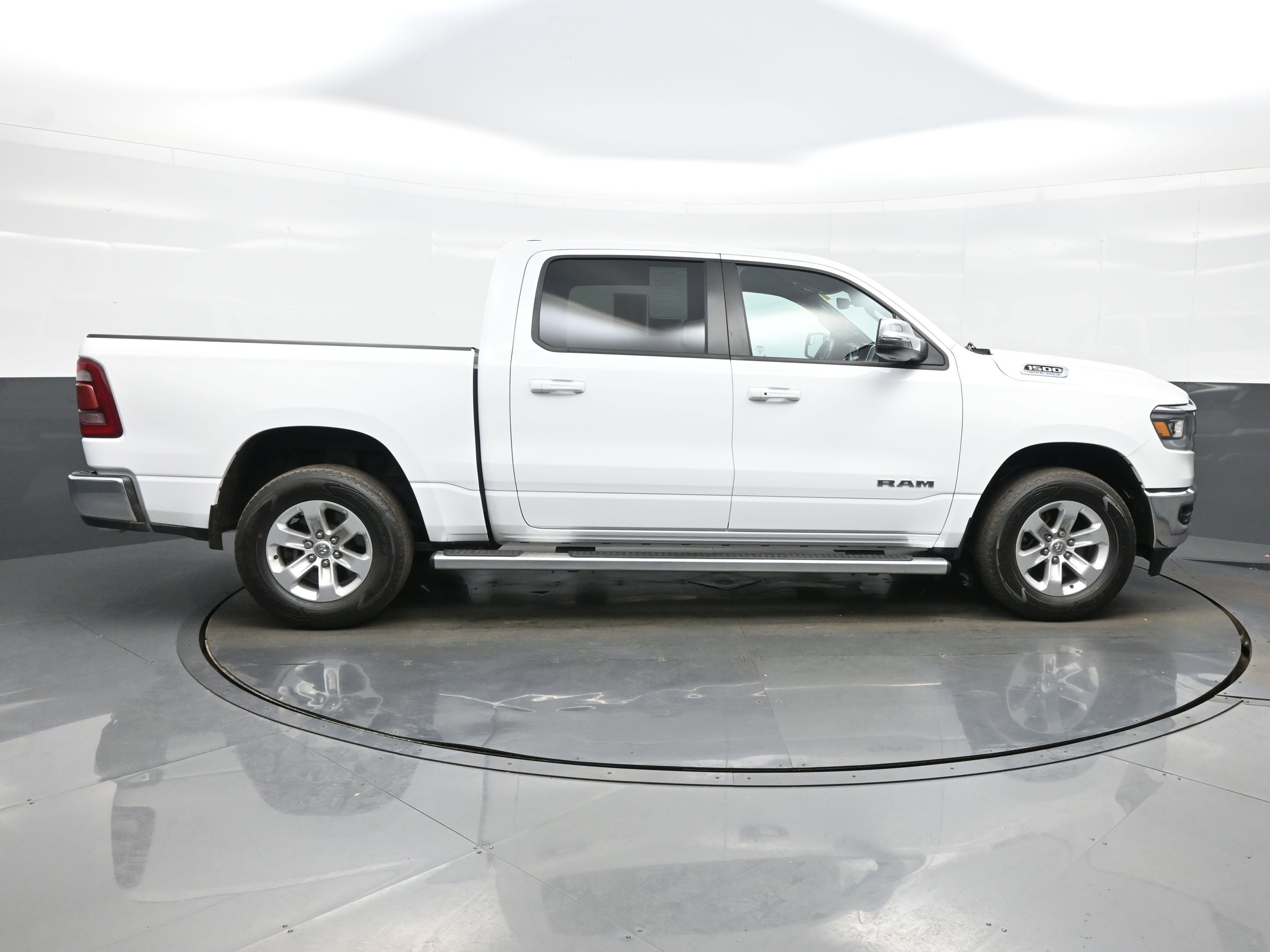Used 2023 RAM 1500 Laramie AWD/4WD image 7