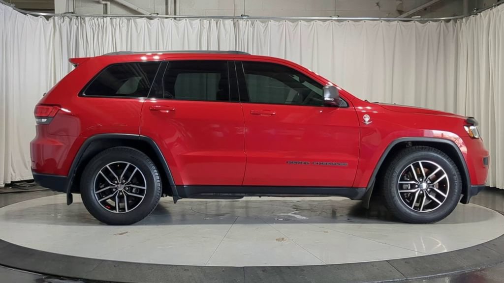 Used 2018 Jeep Grand Cherokee Trailhawk w/ Trailhawk Luxury Group AWD/4WD image 11