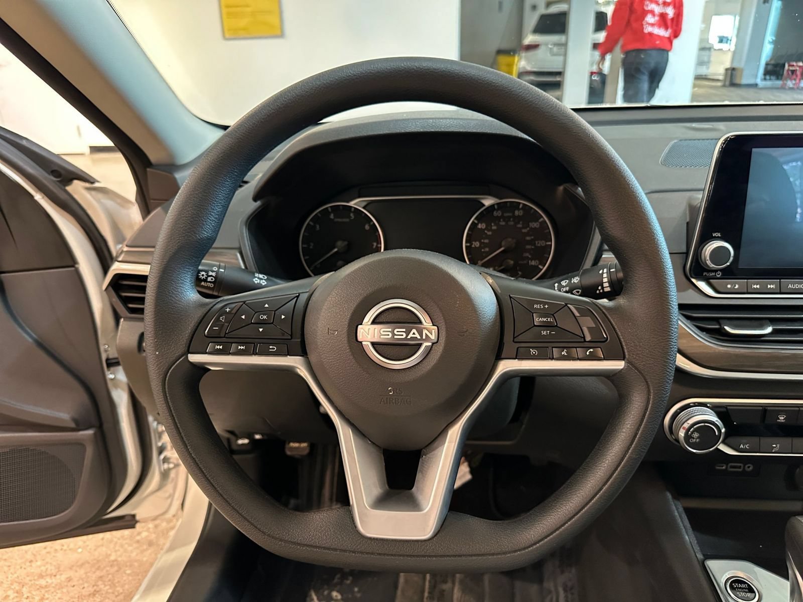 Used 2025 Nissan Altima 2.5 SV FWD image 27