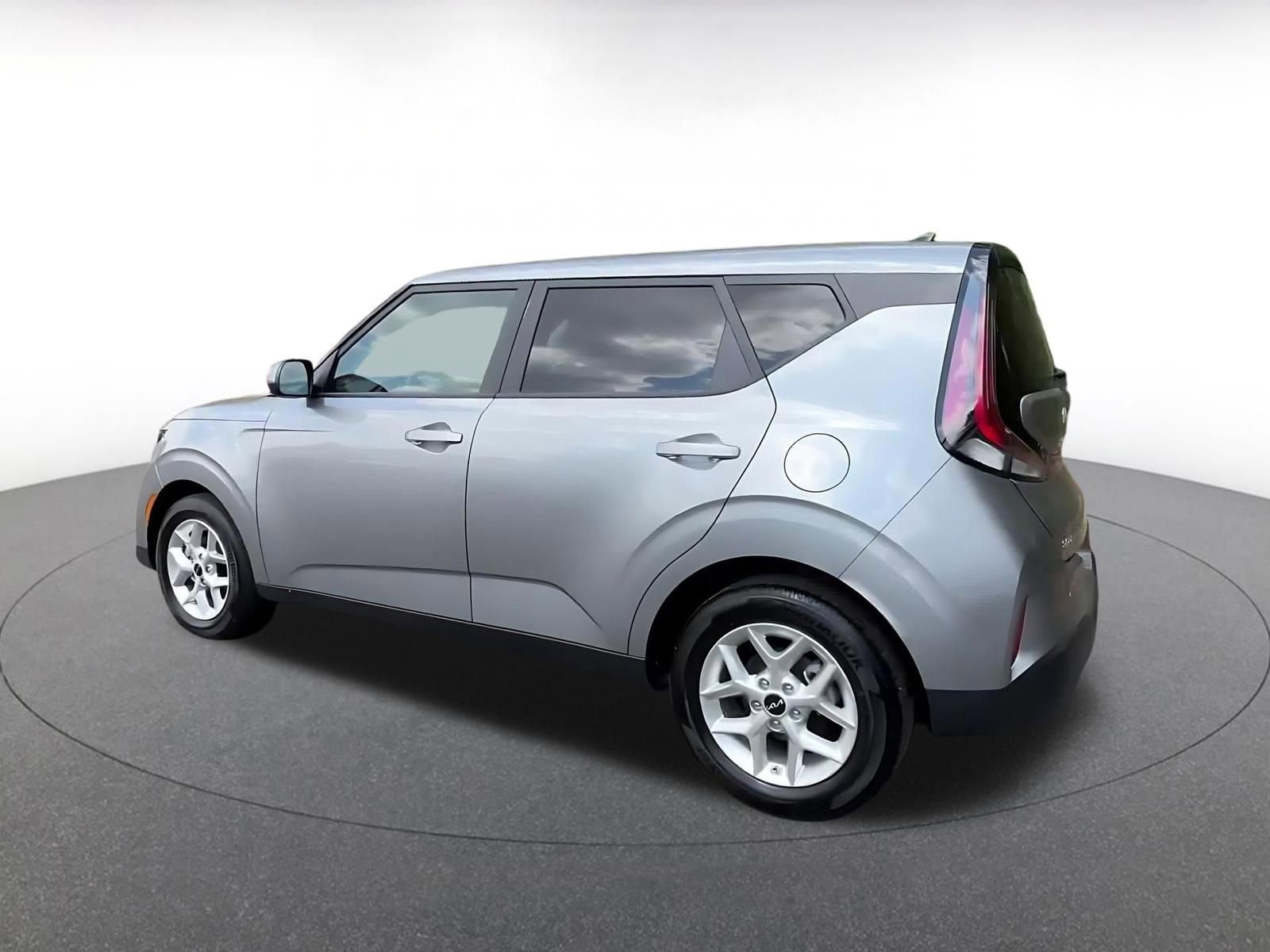 Used 2025 Kia Soul LX w/ LX Technology Package FWD image 10