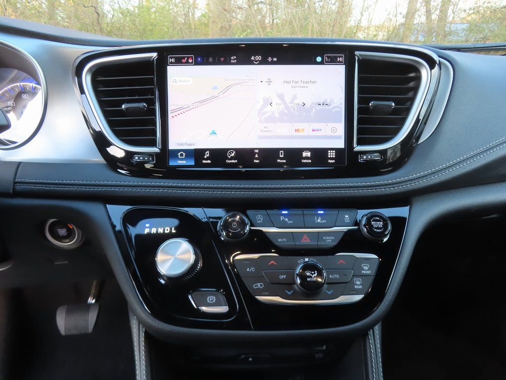 New 2026 Chrysler Pacifica Limited w/ S Appearance Package image 5