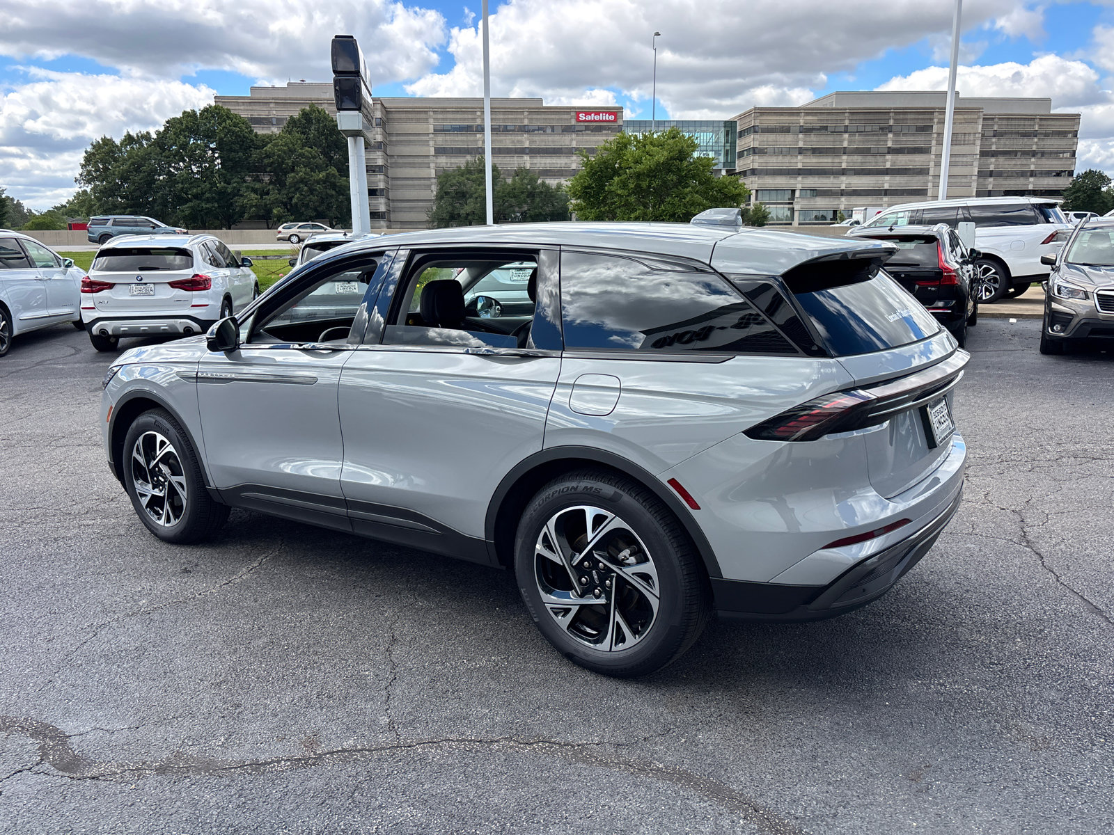 New 2026 Lincoln Nautilus Premier w/ Jet Appearance Package AWD/4WD image 5