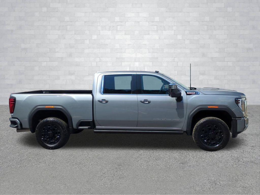 Used 2026 GMC Sierra 2500 Denali w/ Technology Package AWD/4WD image 3