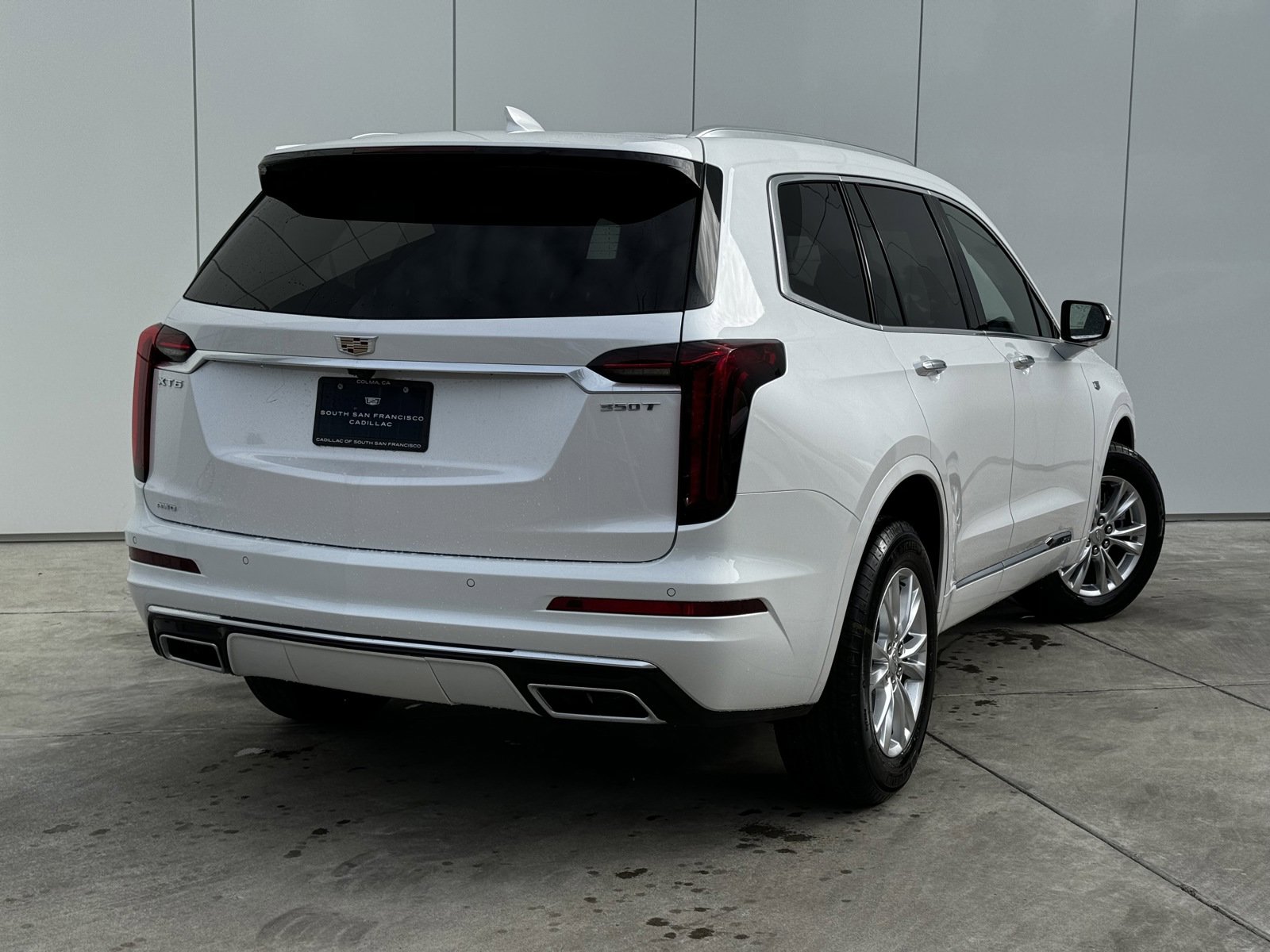 New 2025 Cadillac XT6 Luxury image 6