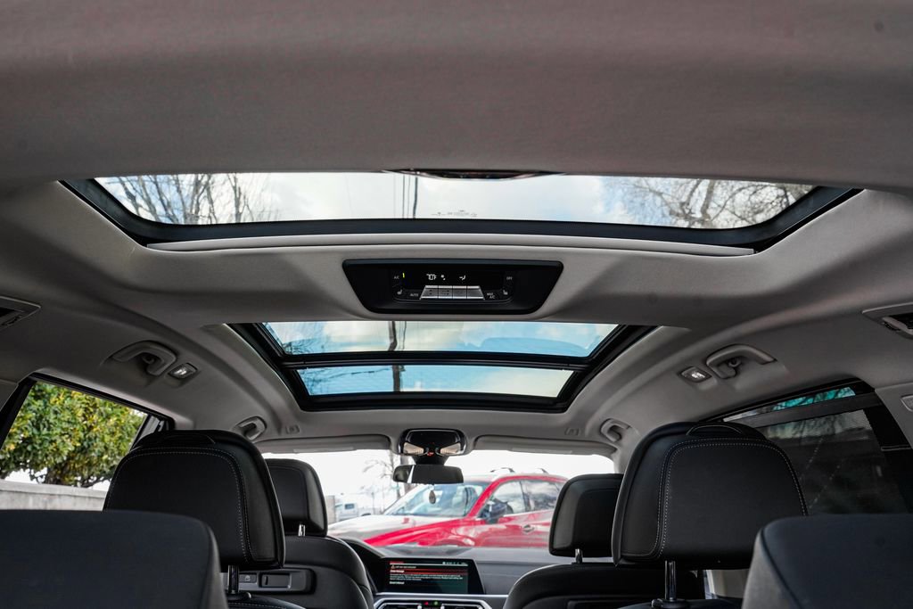 Used 2022 BMW X7 xDrive40i w/ Executive Package image 21