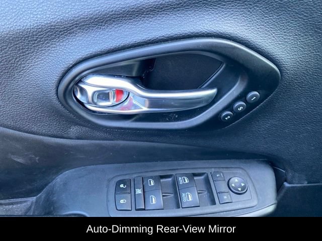 Used 2022 Jeep Cherokee Trailhawk w/ Premium Leather Package AWD/4WD image 13
