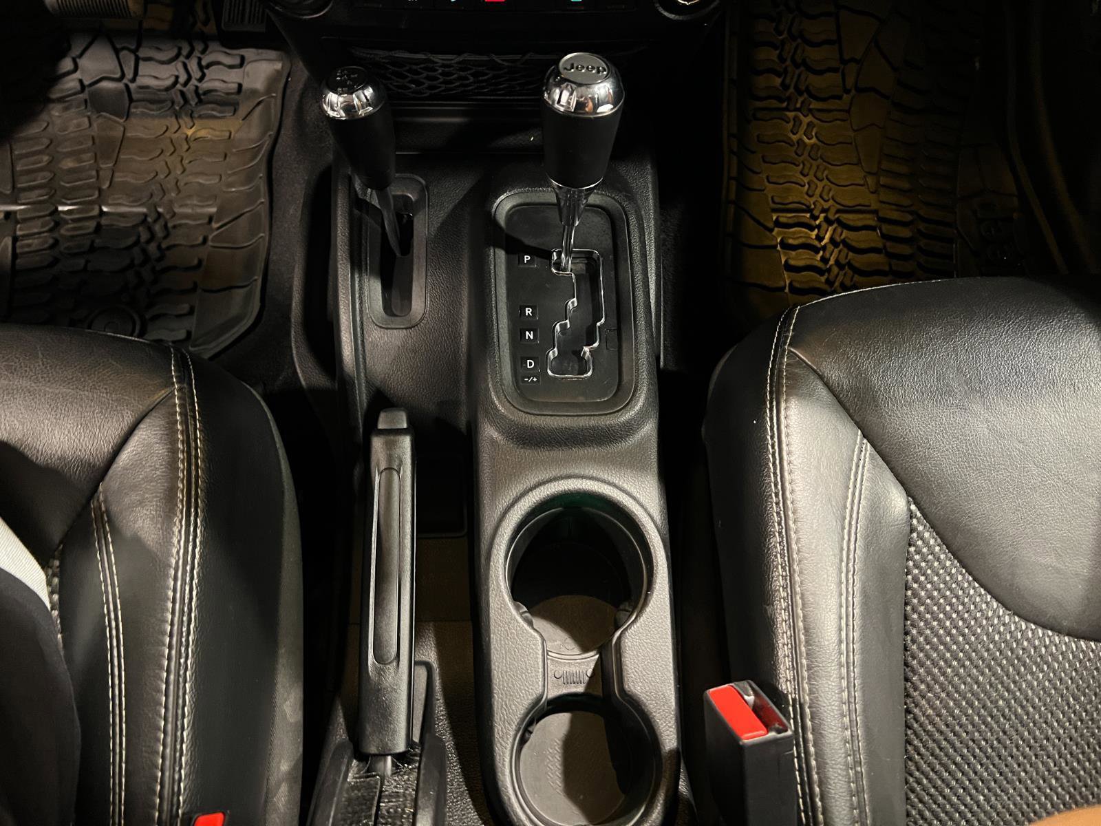 Used 2015 Jeep Wrangler Unlimited Sahara AWD/4WD image 19