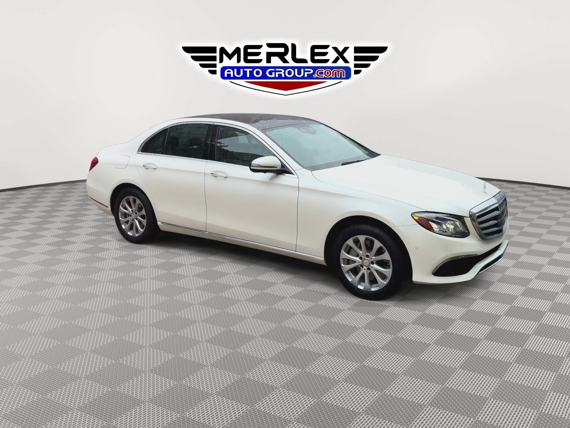 Used 2017 Mercedes-Benz E 300 4MATIC image 2