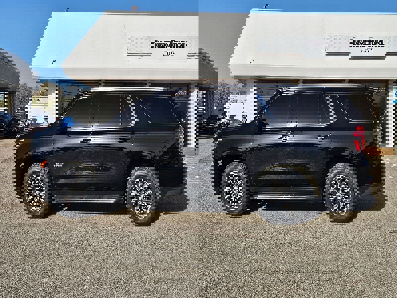 Used 2024 Chevrolet Tahoe LS image 2