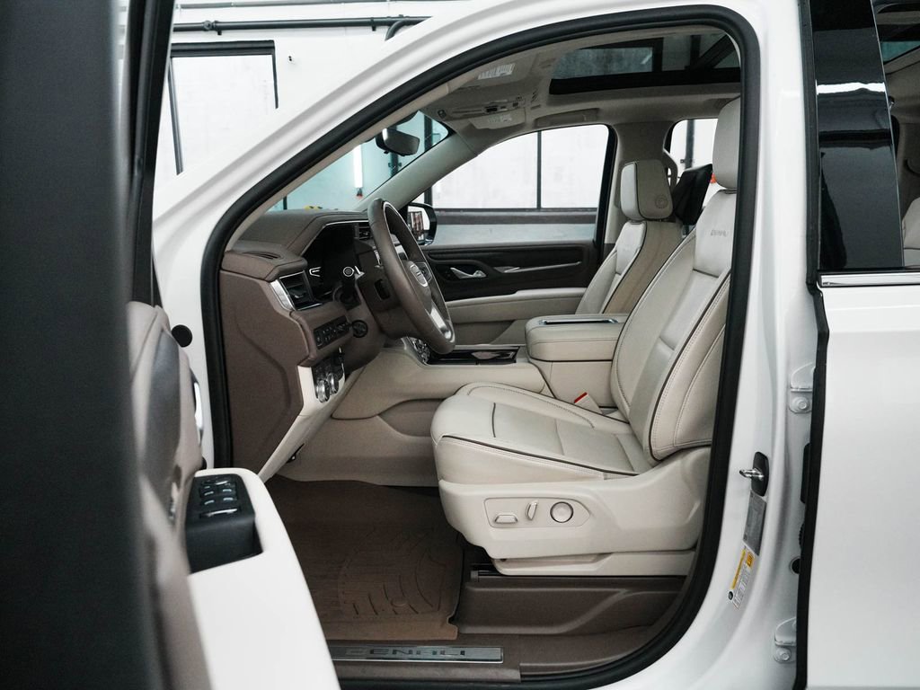 Used 2024 GMC Yukon XL Denali w/ Advanced Technology Package image 25