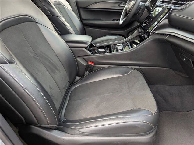 Used 2023 Jeep Grand Cherokee L Laredo AWD/4WD image 20