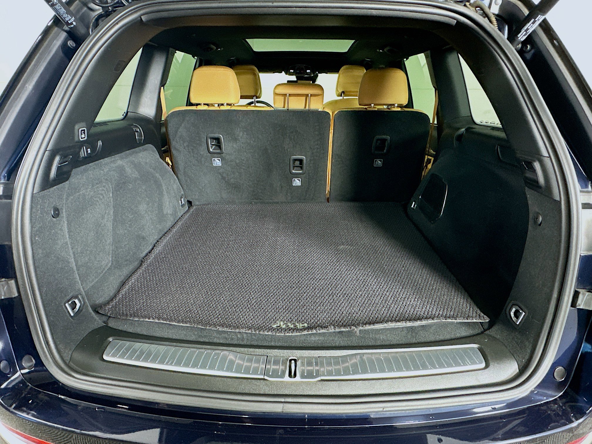 Used 2023 Jeep Grand Cherokee Summit w/ Advanced Protech Group IV image 30