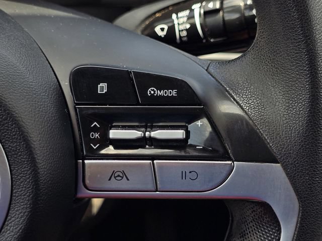 Used 2023 Hyundai Elantra SEL w/ Preferred Accessory Package FWD image 17
