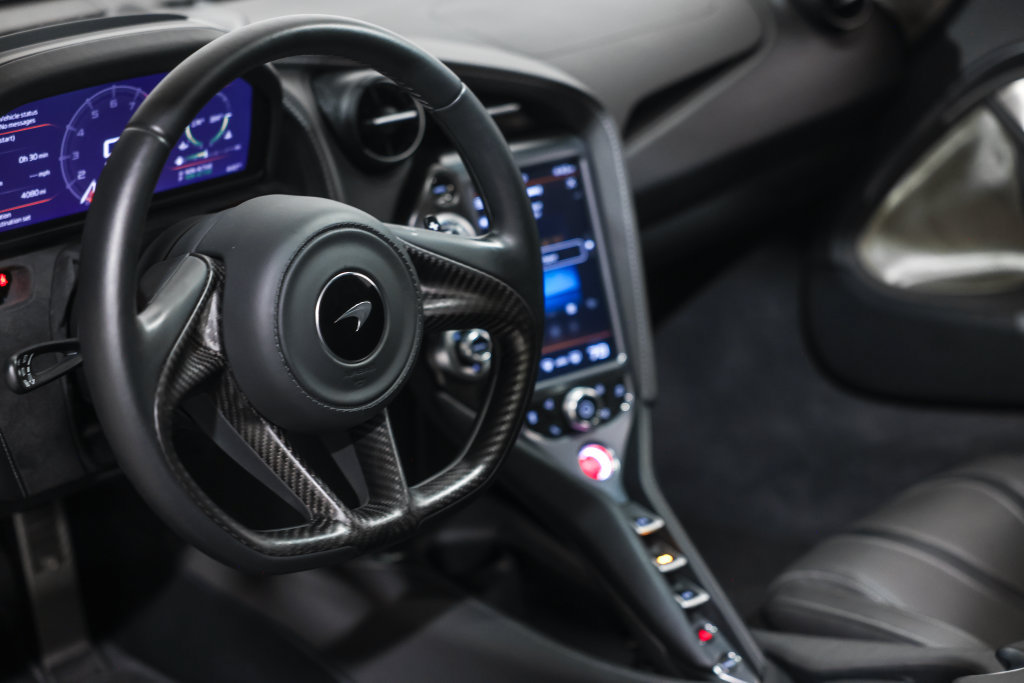 Used 2019 McLaren 720S Performance RWD image 28