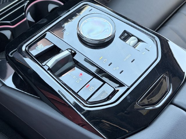 Certified 2026 BMW i5 eDrive40 w/ Premium Package RWD image 31