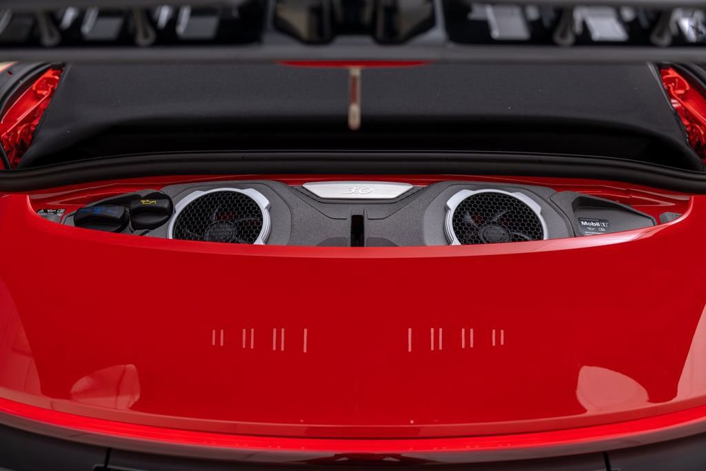 Used 2025 Porsche 911 Carrera T RWD image 27