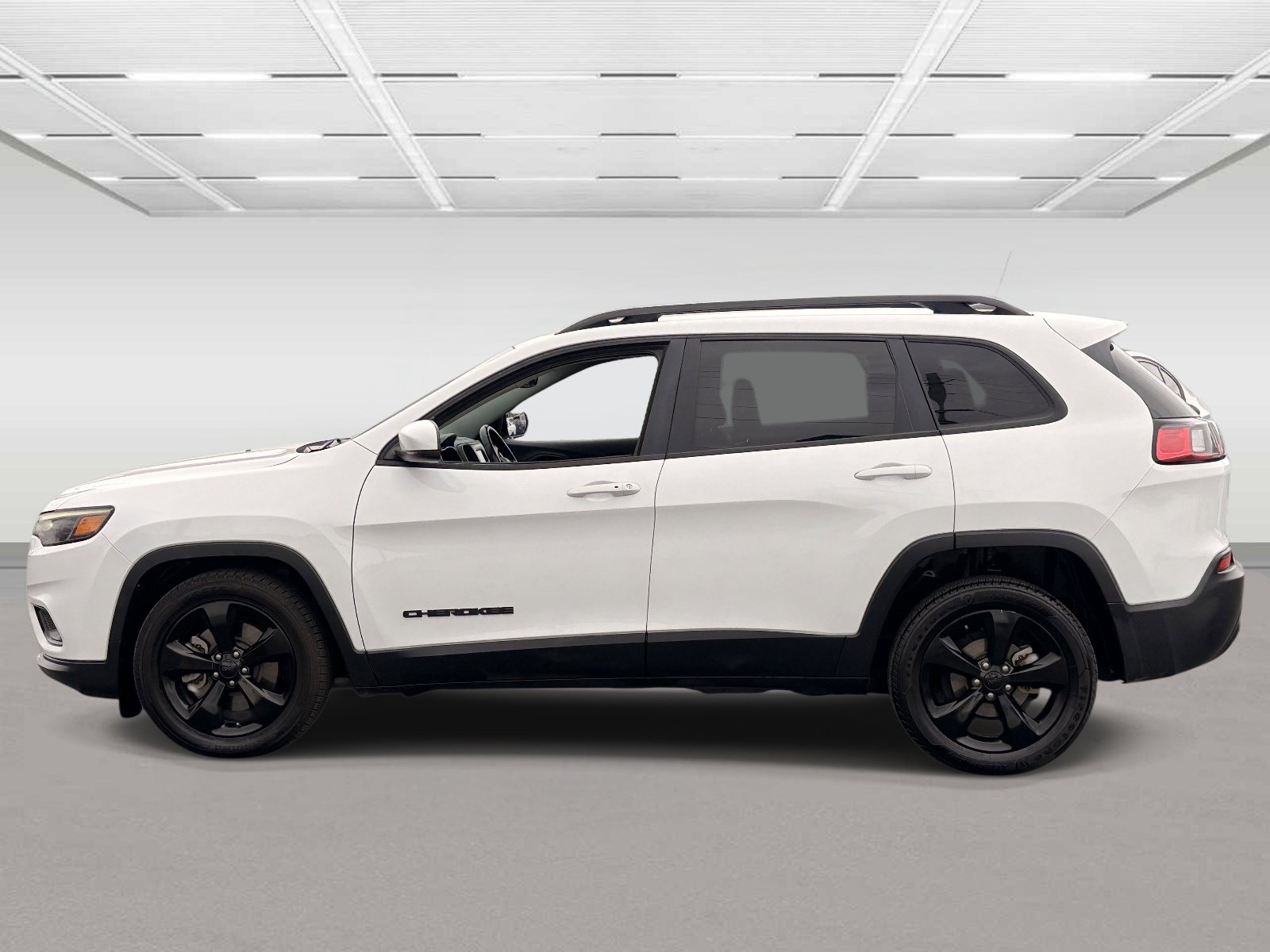 Used 2019 Jeep Cherokee Latitude Plus FWD image 2