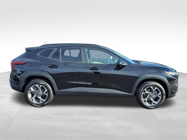 New 2026 Chevrolet Trax LT FWD image 2