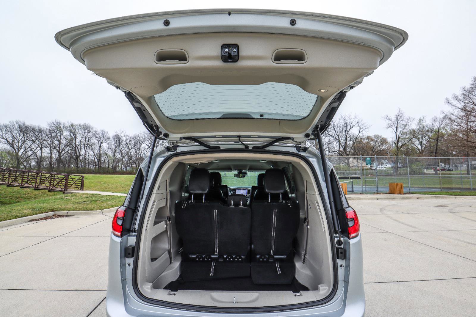 Used 2023 Chrysler Pacifica Touring-L FWD image 21