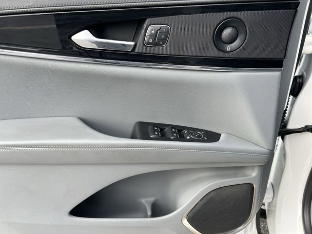 Used 2022 Lincoln Nautilus Reserve w/ Equipment Group 201A image 11