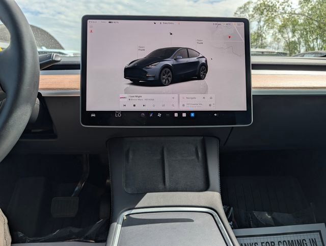 Used 2024 Tesla Model Y Long Range AWD/4WD image 19