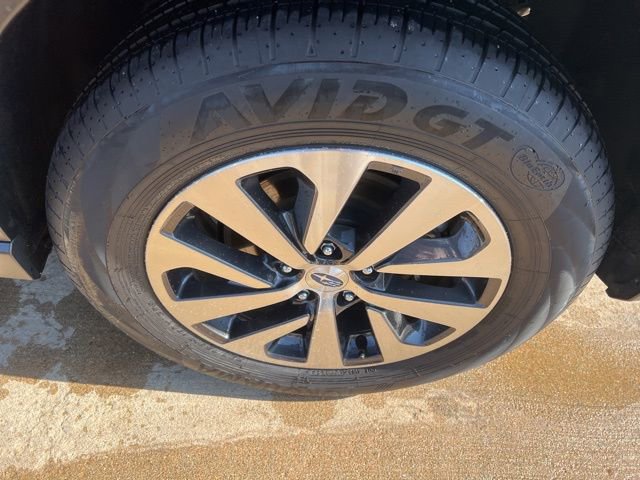 Used 2025 Subaru Outback Premium w/ Popular Package #1A image 11