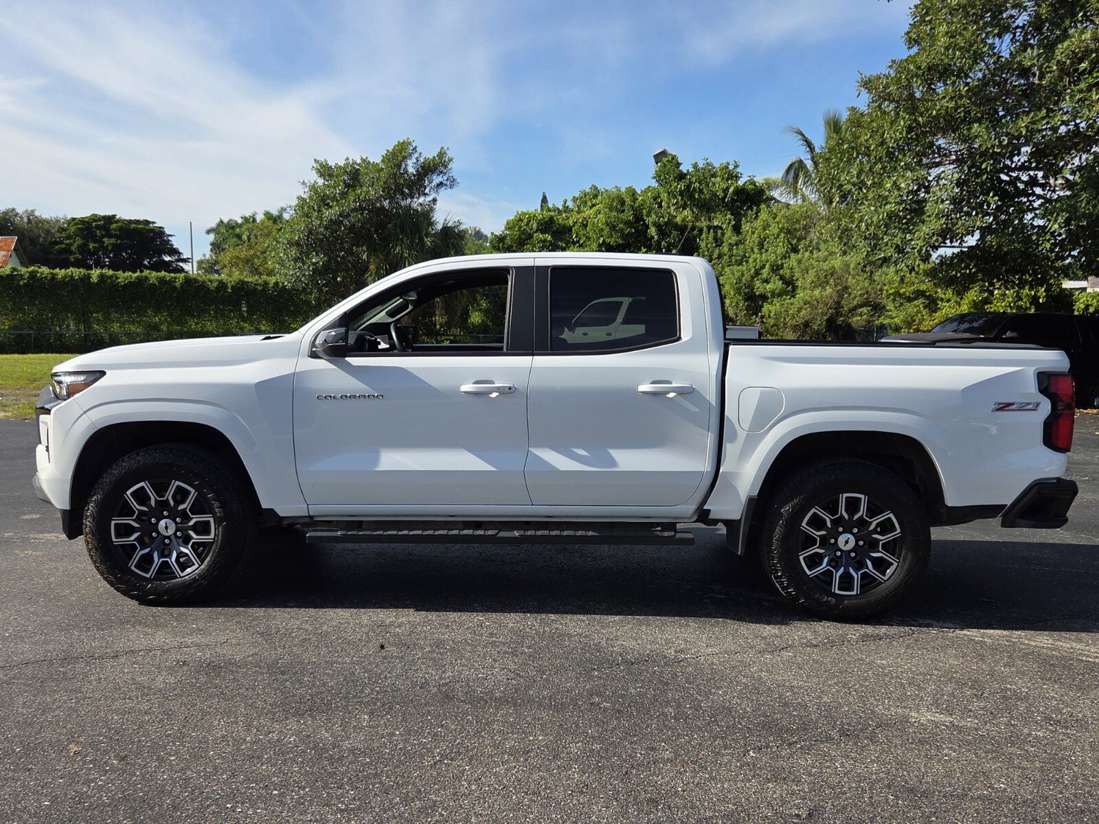 Used 2024 Chevrolet Colorado Z71 w/ Z71 Convenience Package 2 AWD/4WD image 2