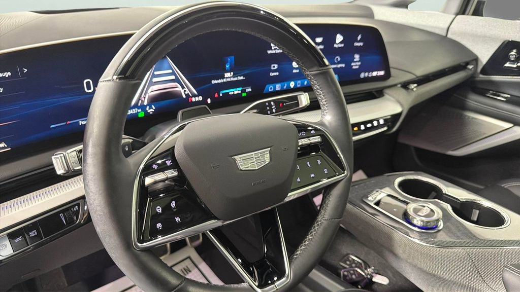 Certified 2025 Cadillac Optiq Luxury 2 w/ LPO, Floor Liner Package AWD/4WD image 25