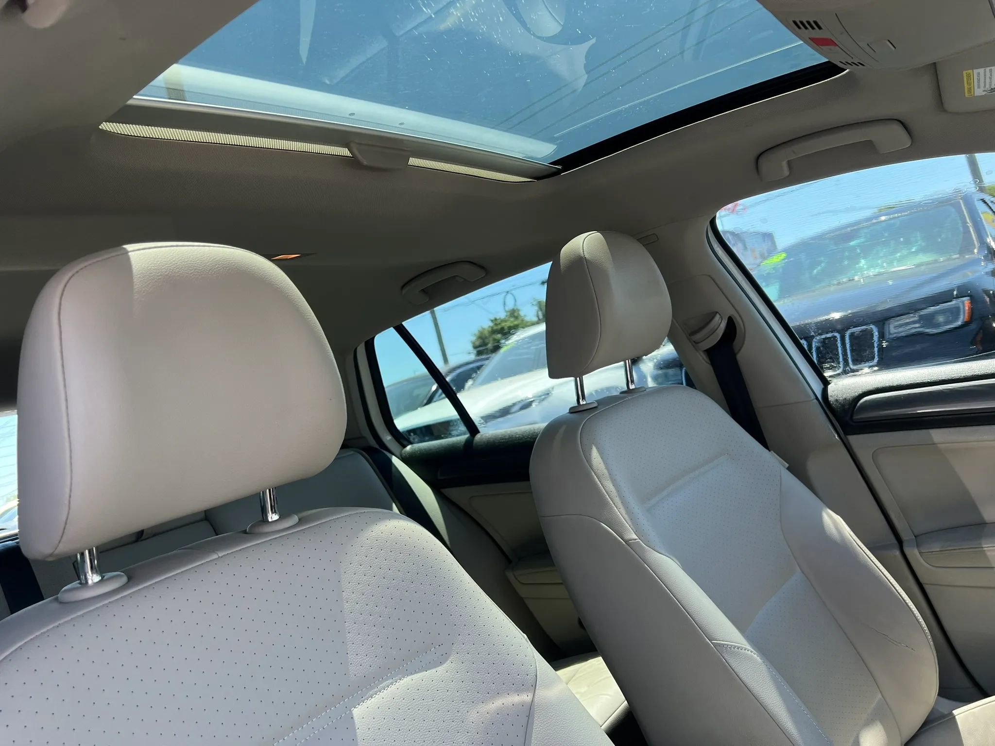 Used 2018 Volkswagen Golf SE image 19