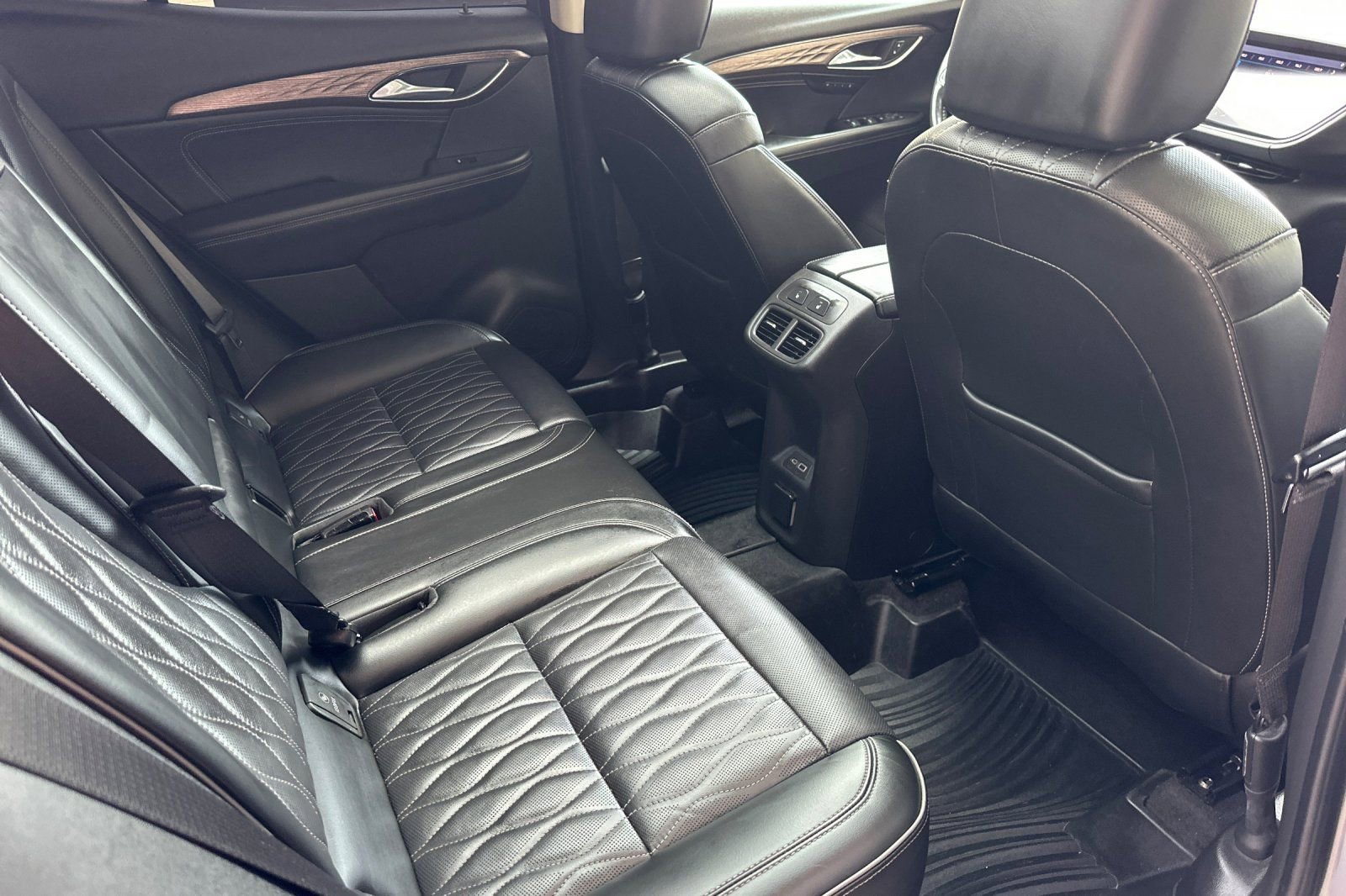 Certified 2022 Buick Envision Avenir w/ Technology Package II image 19