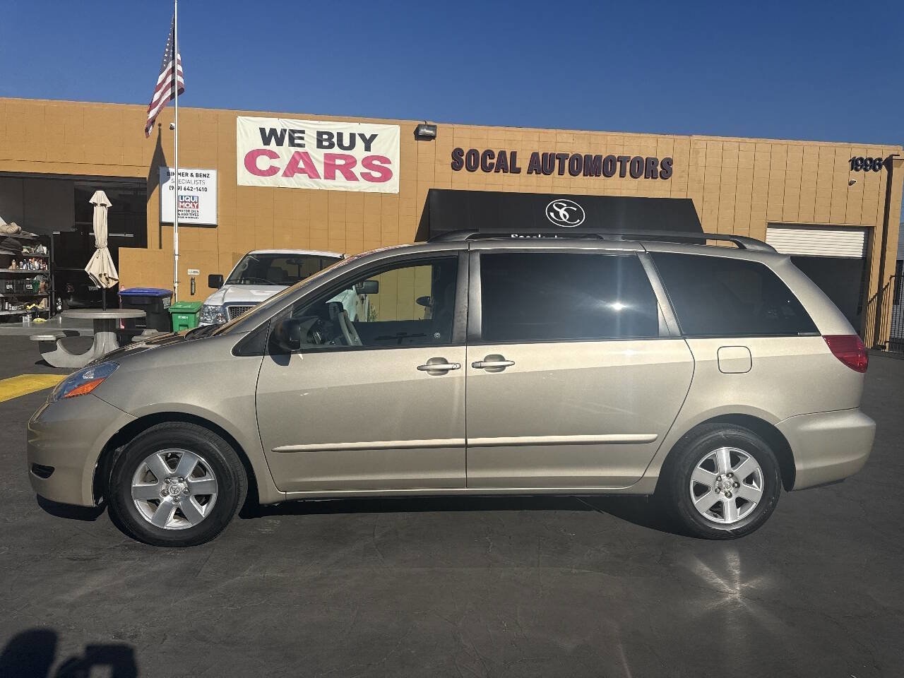 Used 2009 Toyota Sienna LE image 2