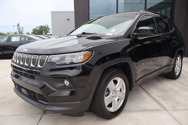 Used 2022 Jeep Compass Latitude FWD image 8