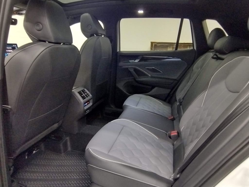 New 2026 Volkswagen Tiguan SEL R-Line image 27