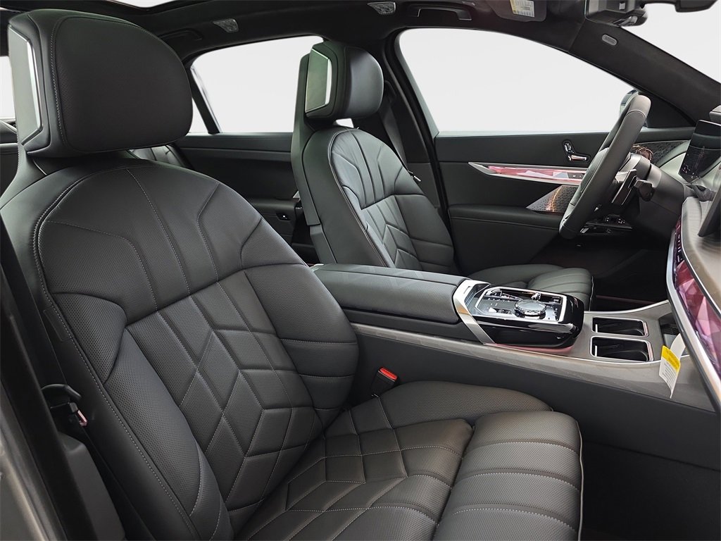 New 2026 BMW 740i xDrive w/ Executive Package image 10
