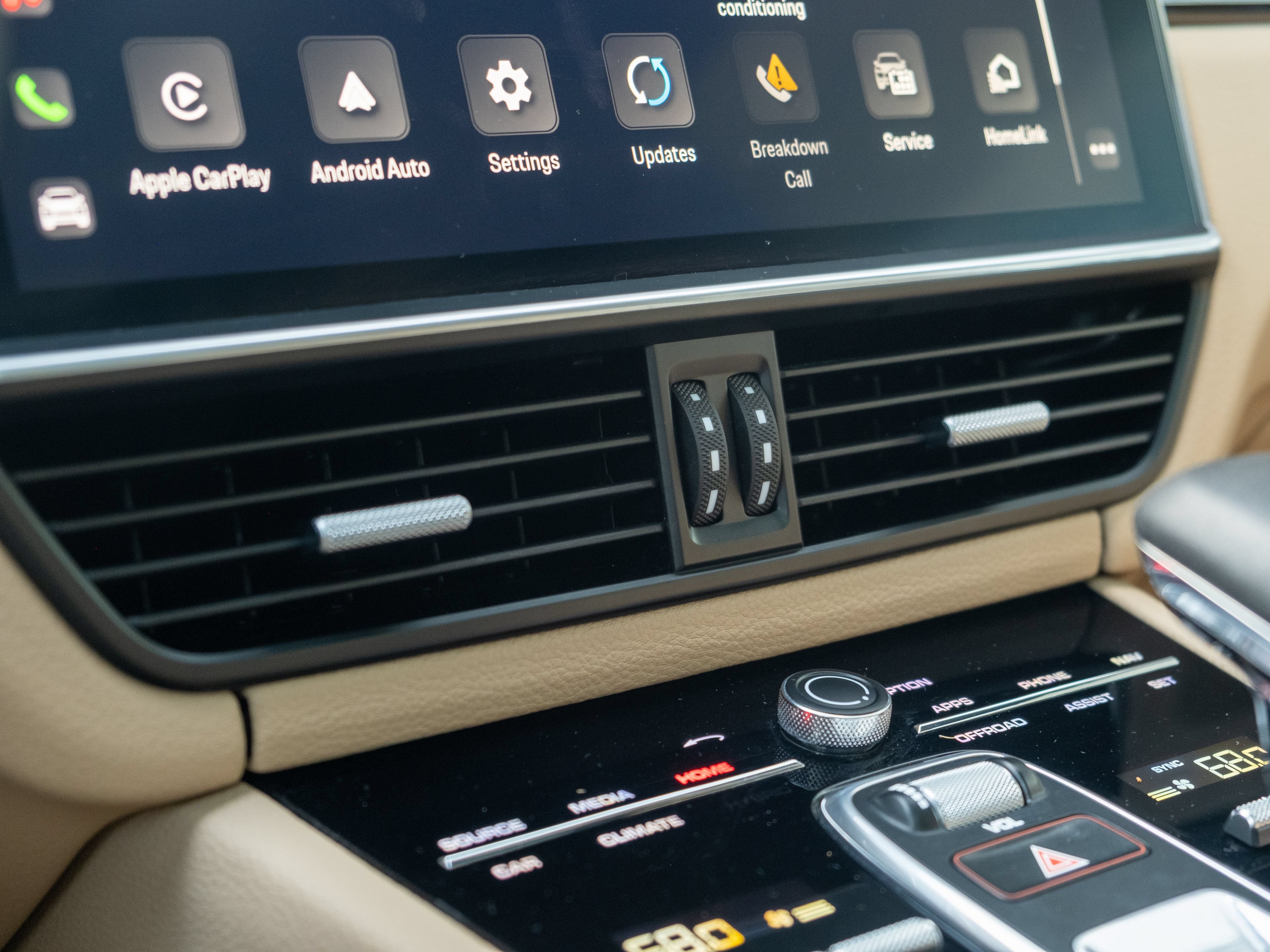 Certified 2023 Porsche Cayenne AWD/4WD image 32