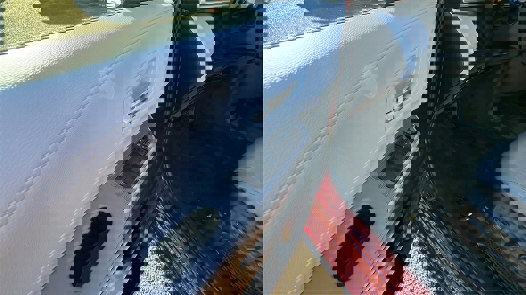 Used 2025 Toyota Sienna XLE image 12