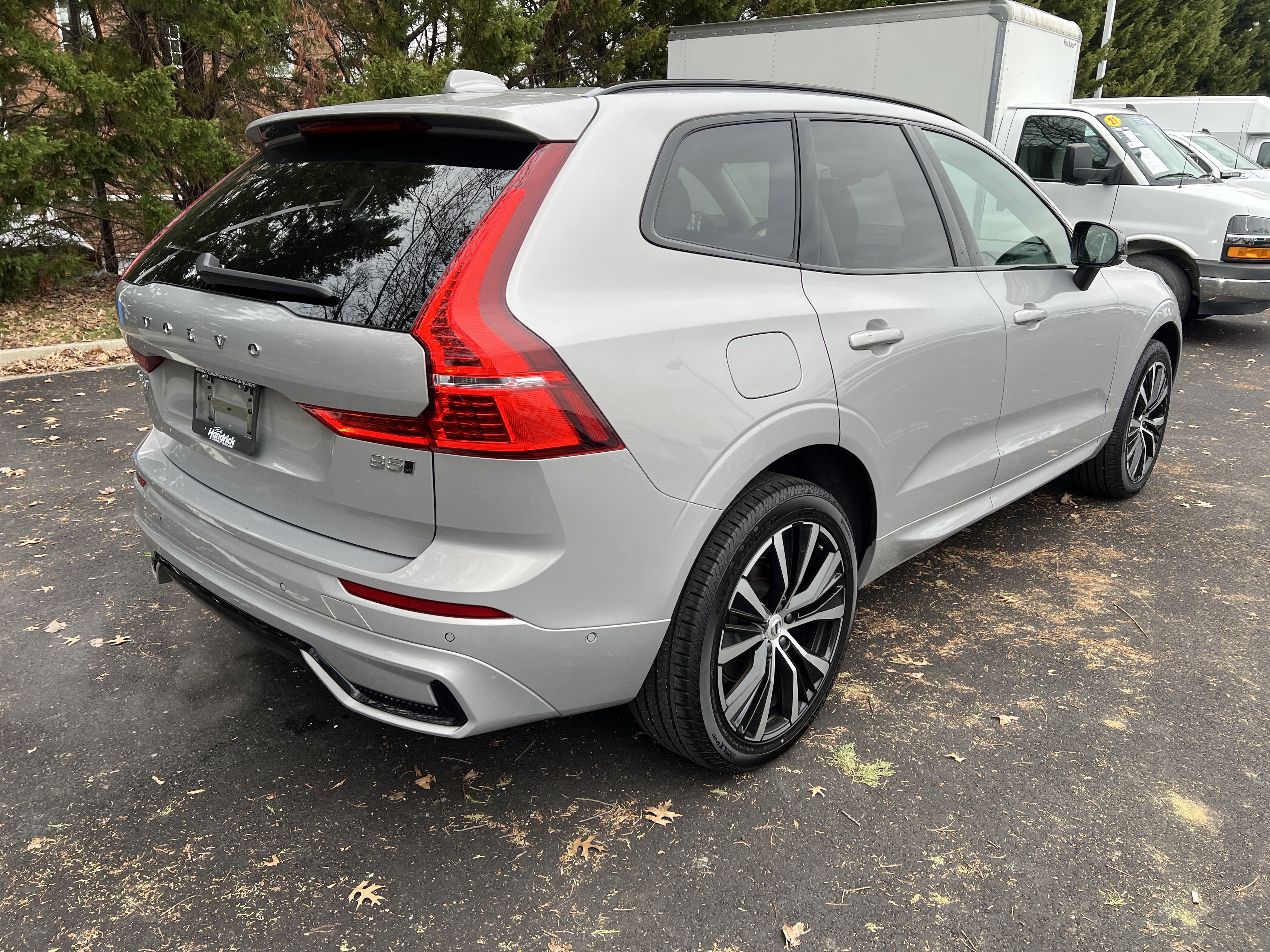 Used 2025 Volvo XC60 B5 Plus image 10