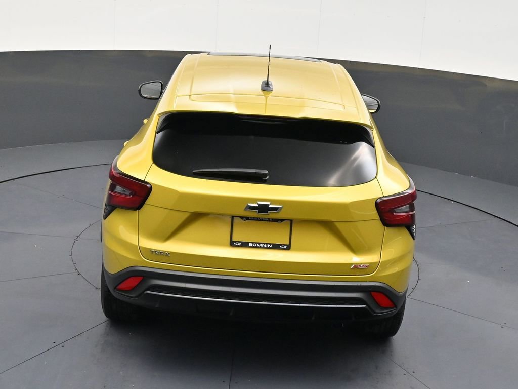 Used 2024 Chevrolet Trax RS w/ Sunroof Package image 17
