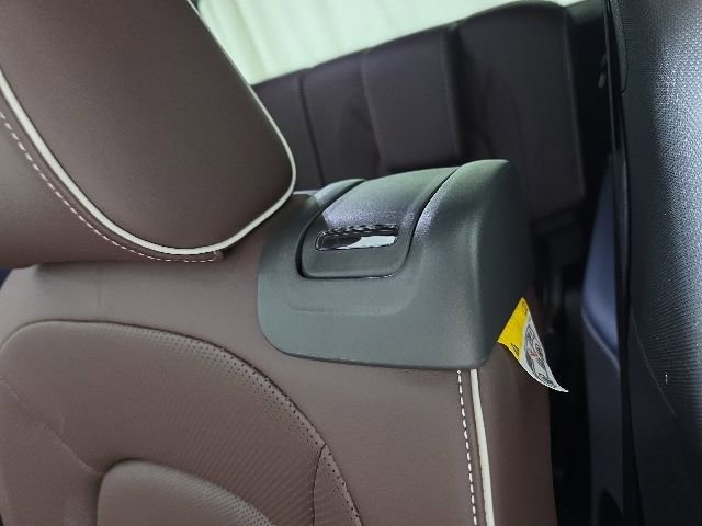 Certified 2025 Volkswagen ID. Buzz Pro S Plus AWD/4WD image 29