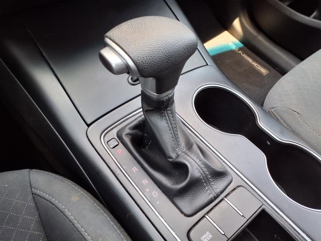 Used 2020 Kia Sorento LX image 14