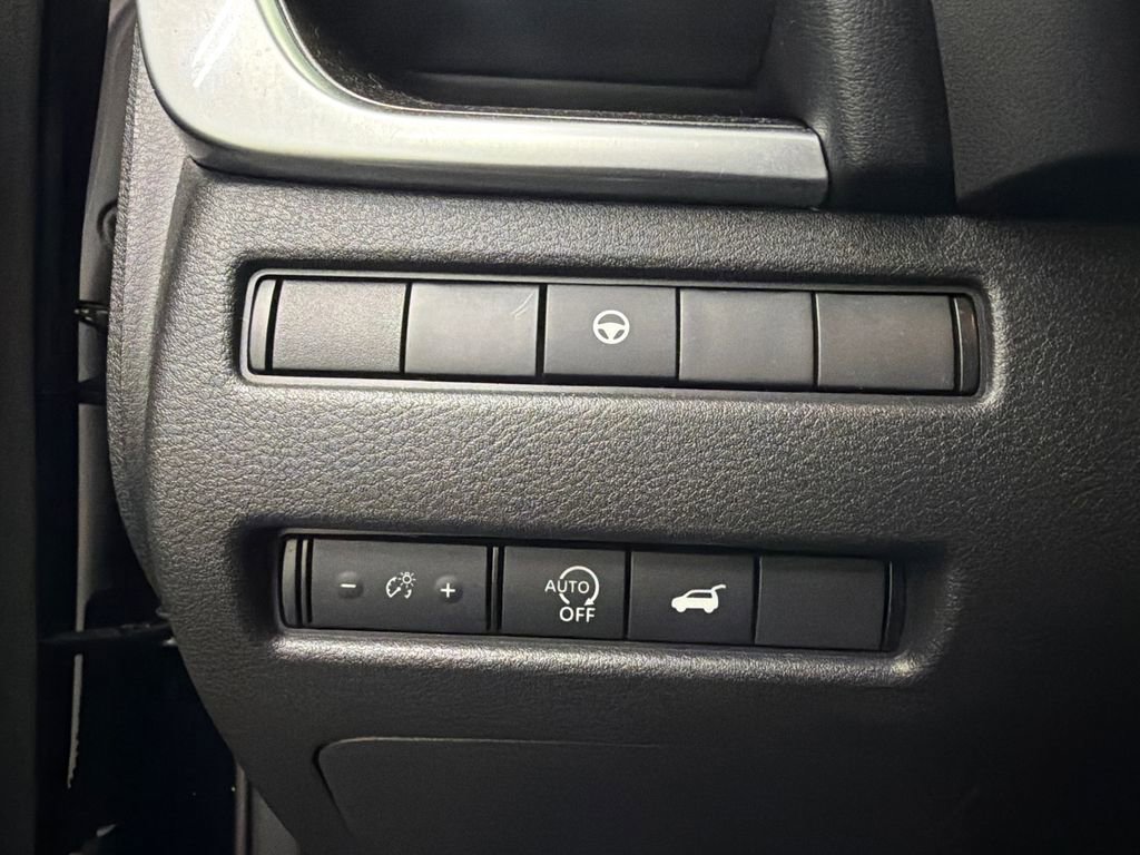 Used 2023 Nissan Rogue SV w/ SV Premium B Package image 33