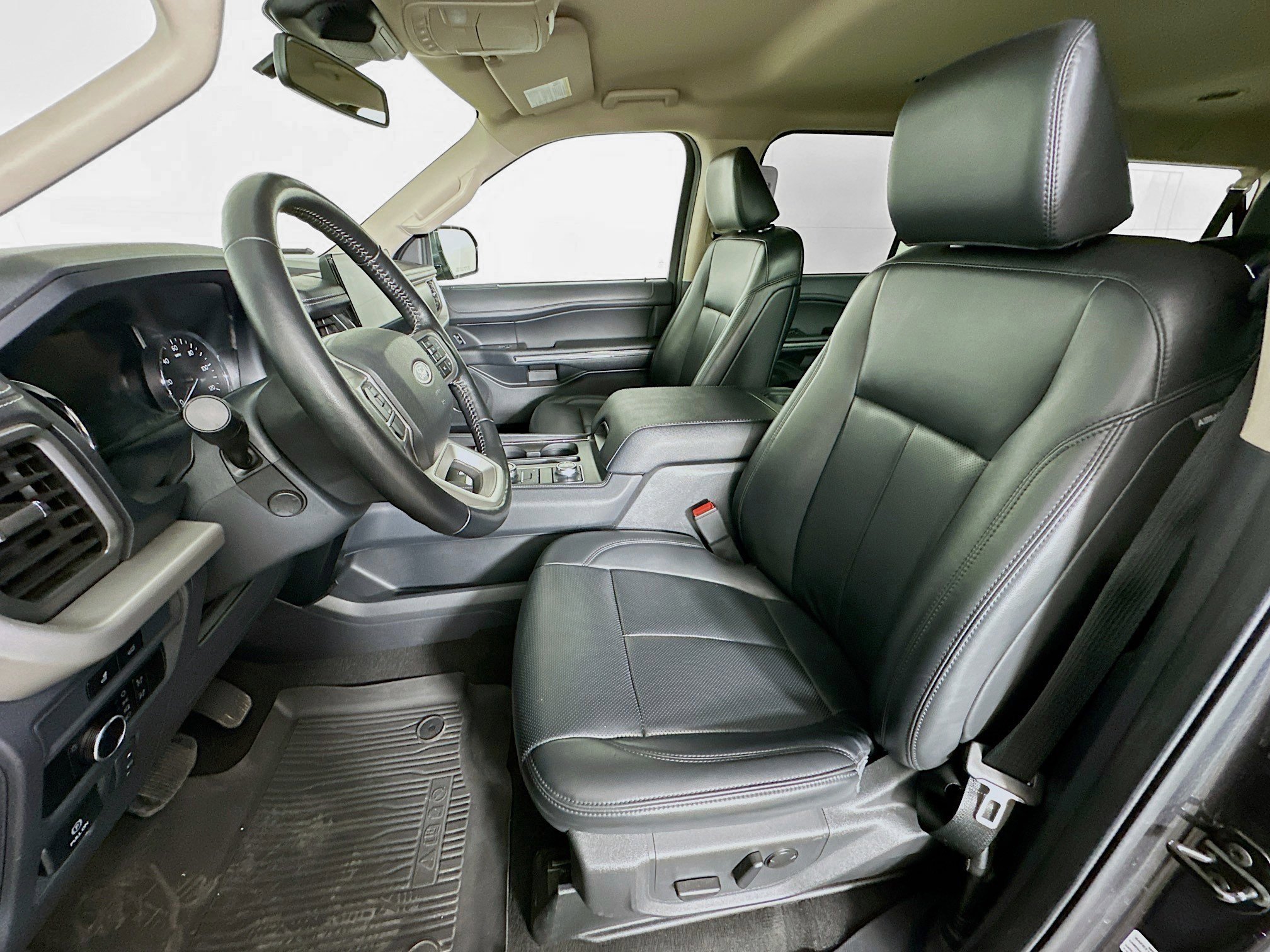 Used 2024 Ford Expedition Max XLT image 13