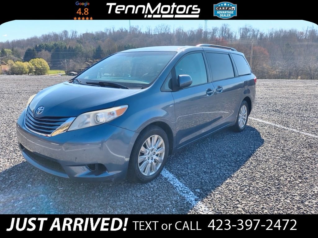 Used 2017 Toyota Sienna LE image 1