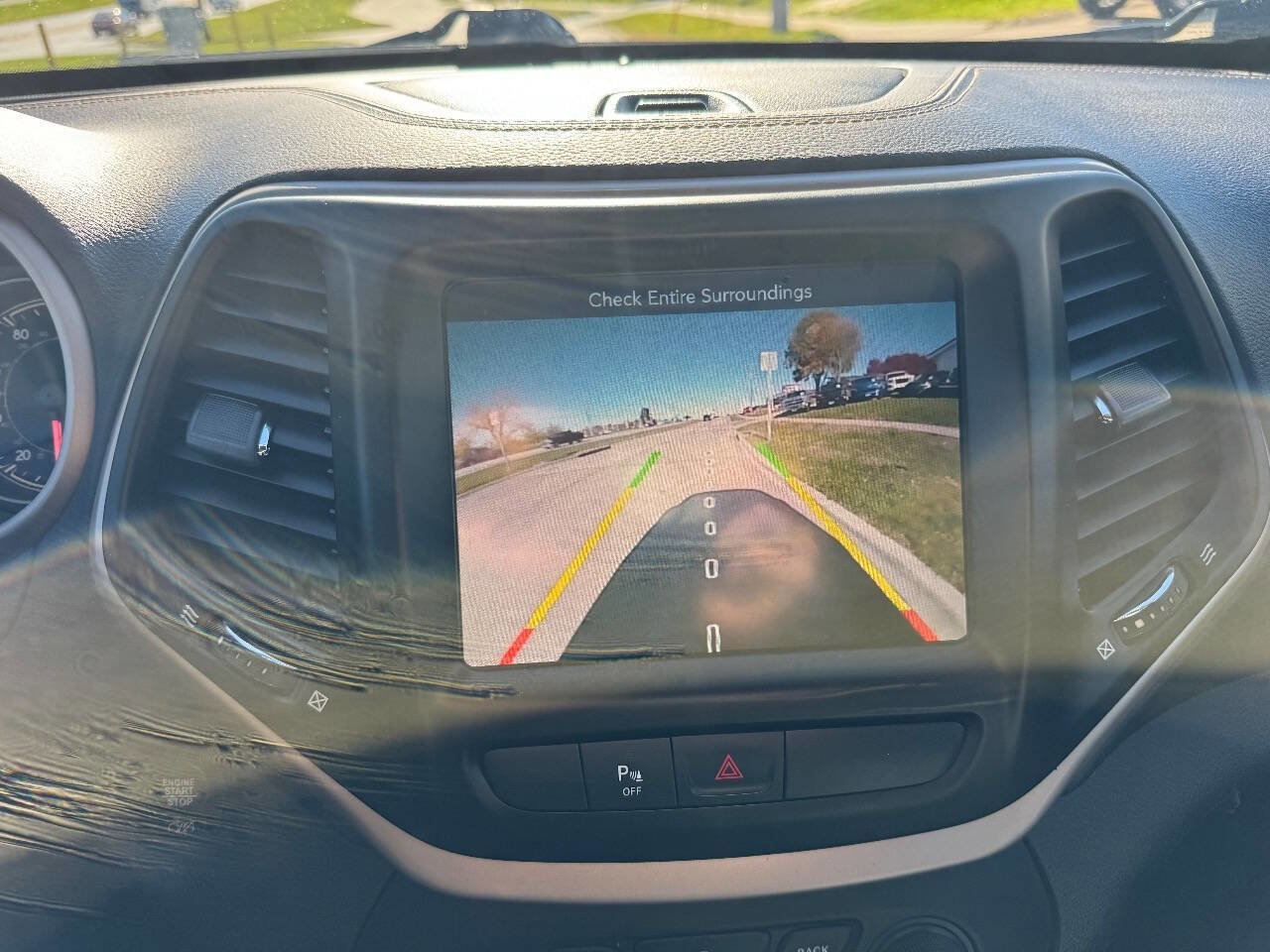 Used 2017 Jeep Cherokee Limited image 16