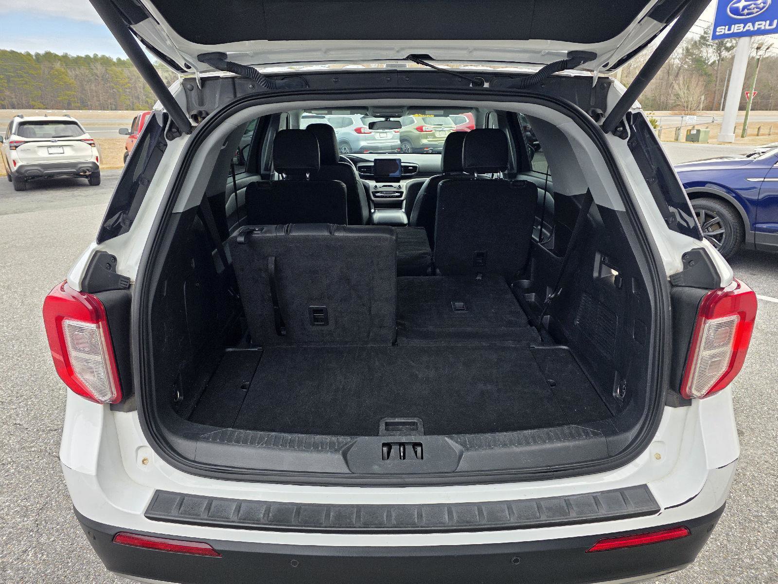 Used 2023 Ford Explorer XLT w/ Equipment Group 202A image 8