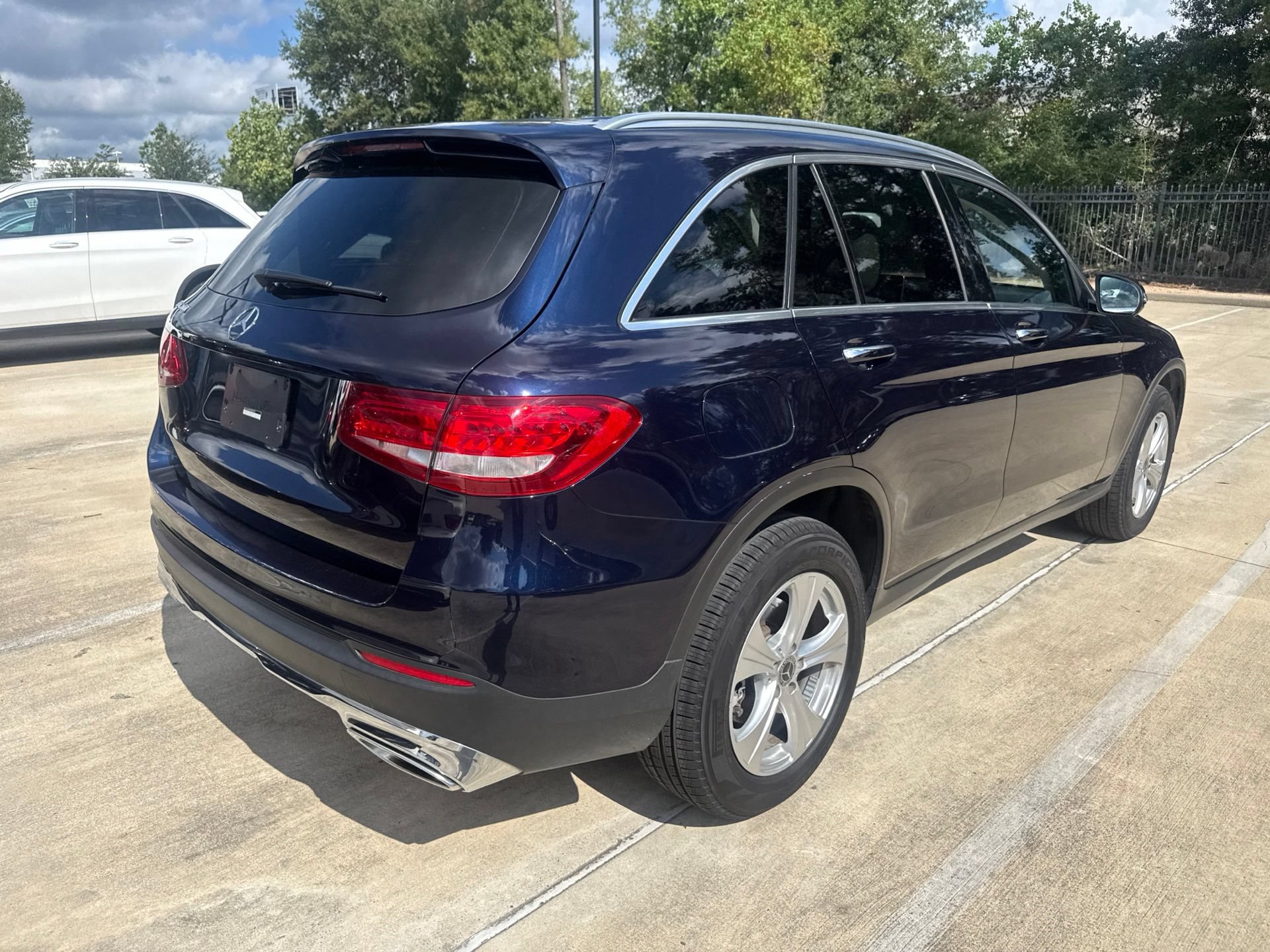 Used 2017 Mercedes-Benz GLC 300 image 4