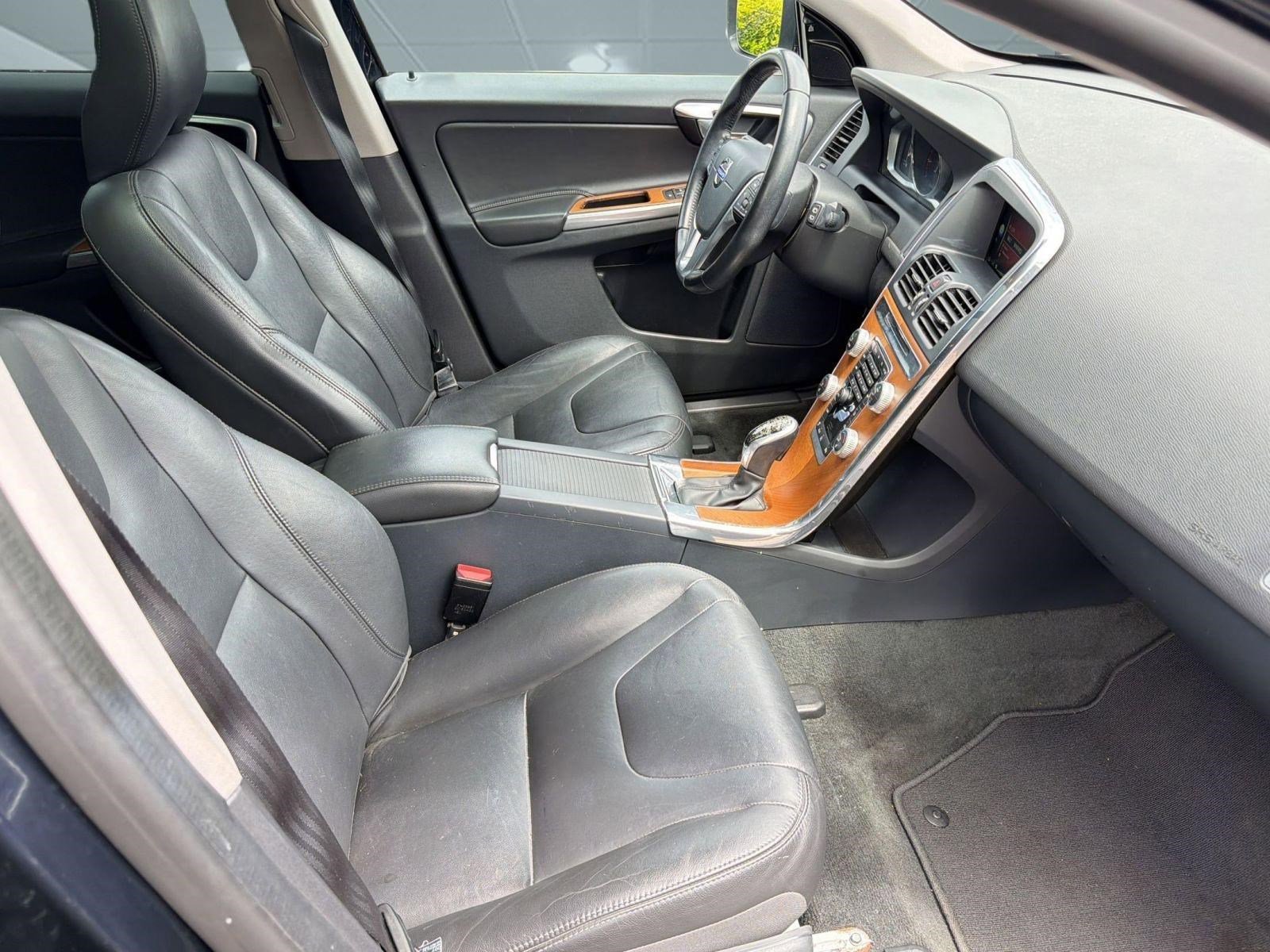 Used 2017 Volvo XC60 T5 Inscription w/ Preferred Option Package AWD/4WD image 30