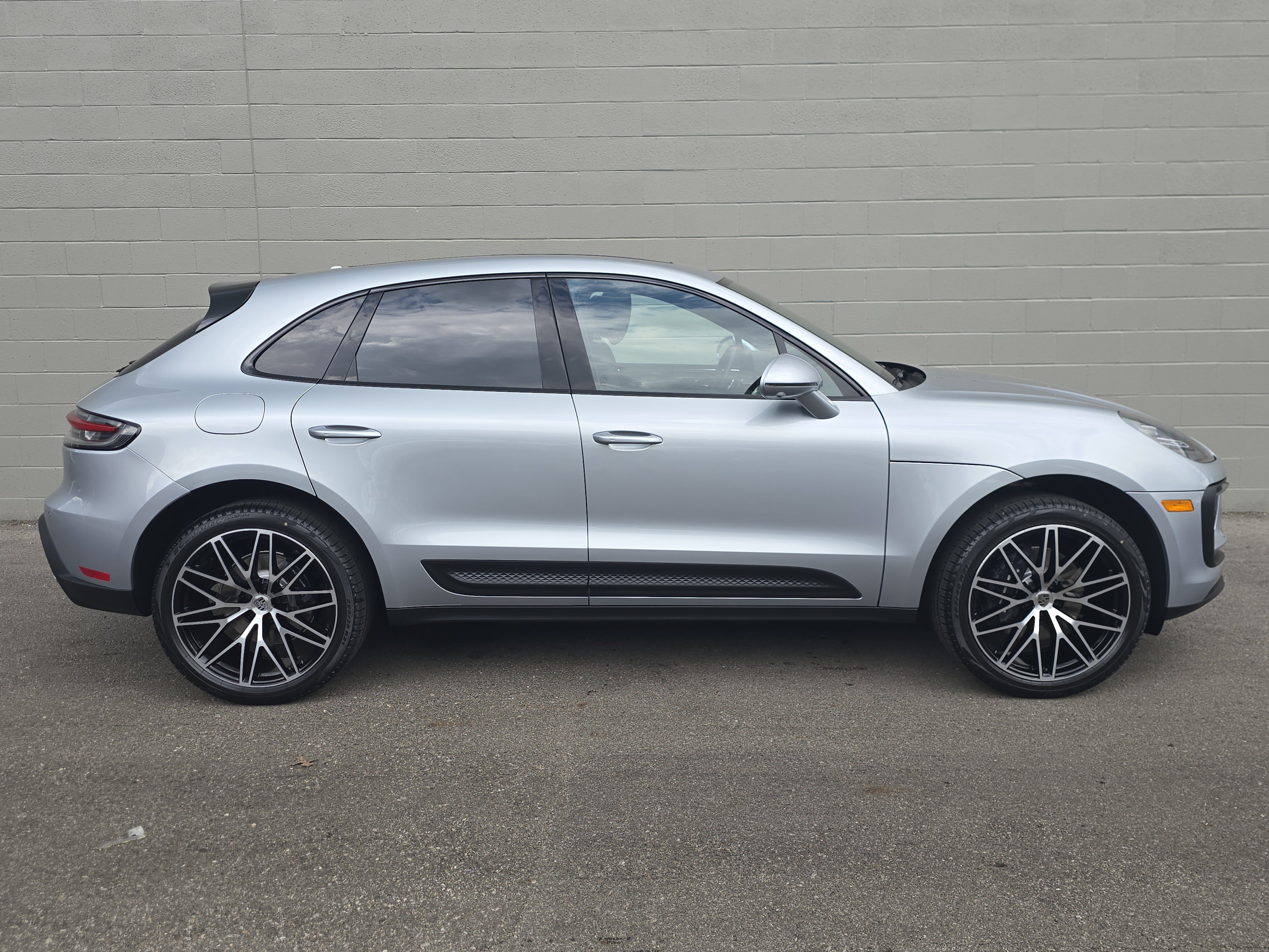 New 2026 Porsche Macan AWD/4WD image 16