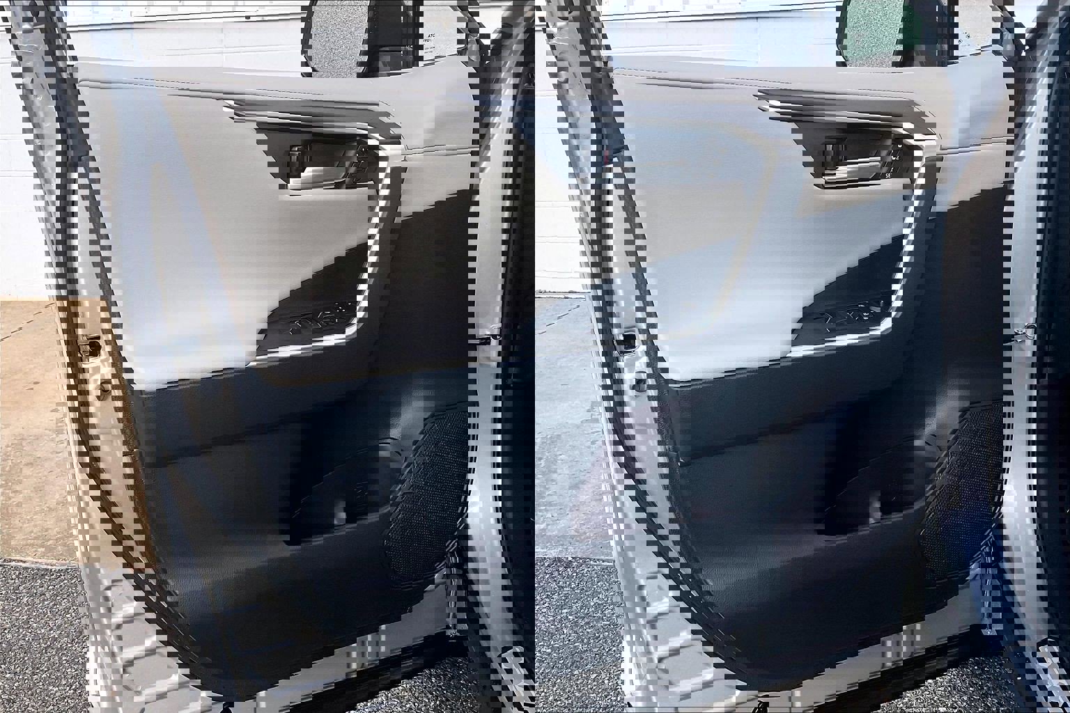 Used 2025 Toyota RAV4 Limited image 28