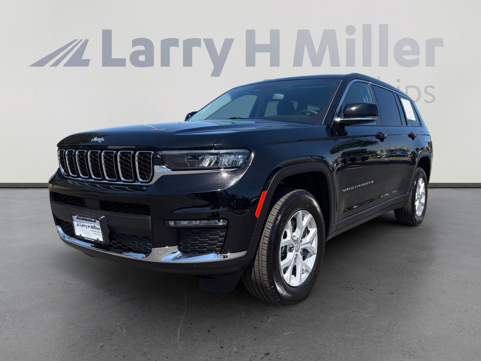 Used 2023 Jeep Grand Cherokee L Limited AWD/4WD image 1